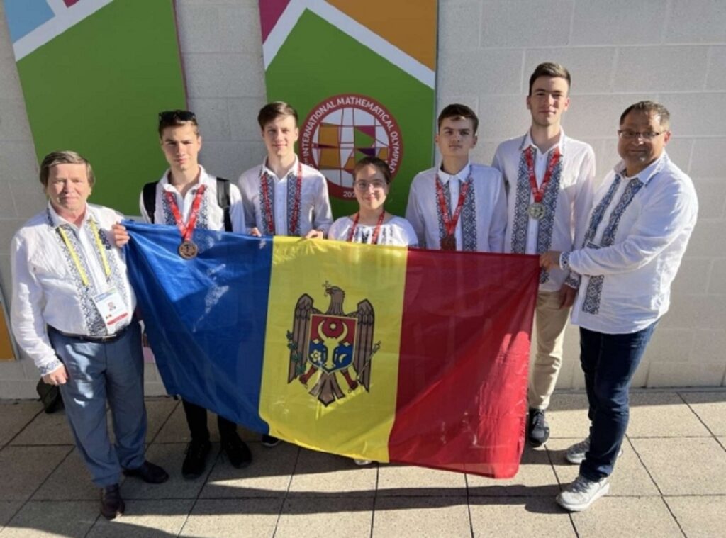 Elevii moldoveni au obținut argint și bronz la Olimpiada Internațională de Matematică