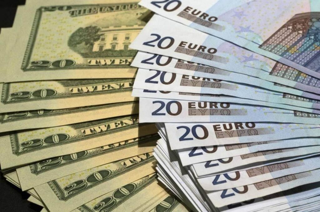 Доллар дешевеет. Официальный курс валют в Молдове на 5 июня