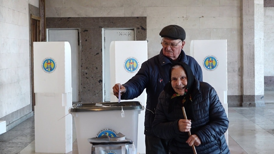 VIDEO | PAS a mai luat o primărie la Ocnița alegeri