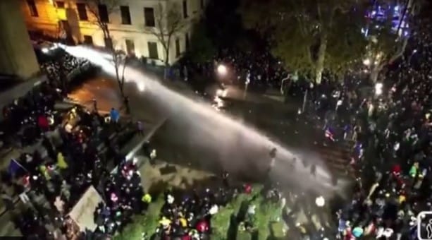 Georgia: Mai mult de 100 de manifestanţi, arestaţi în timpul mitingului pro-european