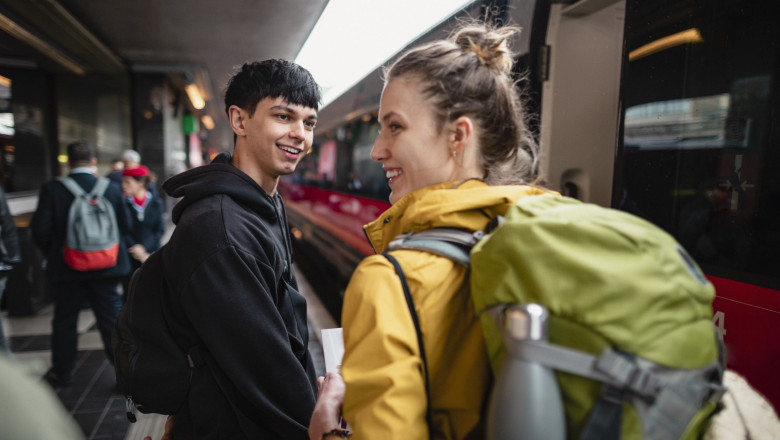 Tinerii de 18 ani pot călători gratuit prin Europa: au început înscrierile pentru programul DiscoverEU Tineri calatori