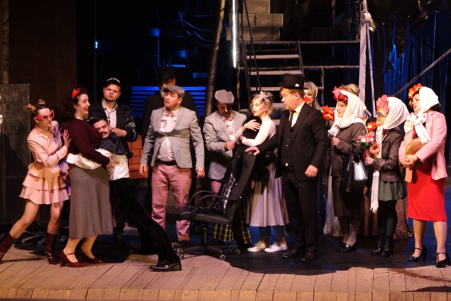 VIDEO „Revizorul” vine la Bălți: satira lui Gogol despre corupție și frică urcă pe scena Teatrului Național