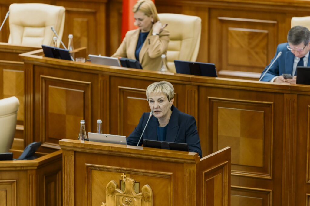 Парламент Молдовы утвердил в первом чтении закон о СМИ с созданием добровольного регистра поставщиков медиа